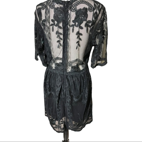 Haute monde lace dress plunge V-neck. Zipper back size Large. Black. - Picture 11 of 12